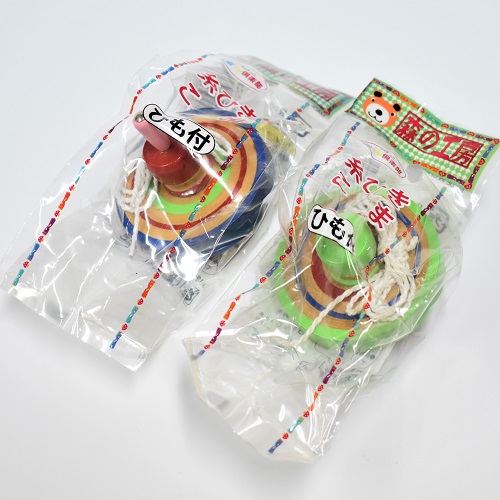 糸ひきこま木製ひも付き　青と緑